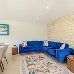 4 Bed In Oc-t36014 * Naburn