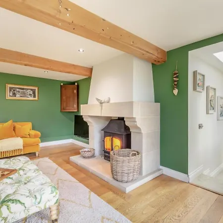 4 Bed In Oc-t36014 Naburn