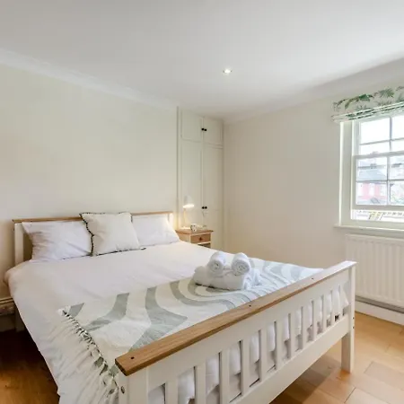 4 Bed In Oc-t36014 * Naburn