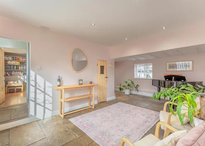 4 Bed In Oc-t36014 * Naburn