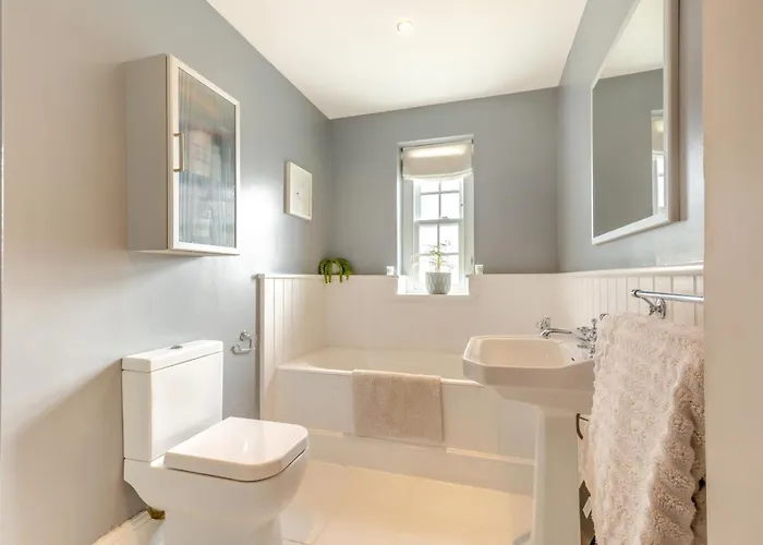 4 Bed In Oc-t36014 Holiday home *