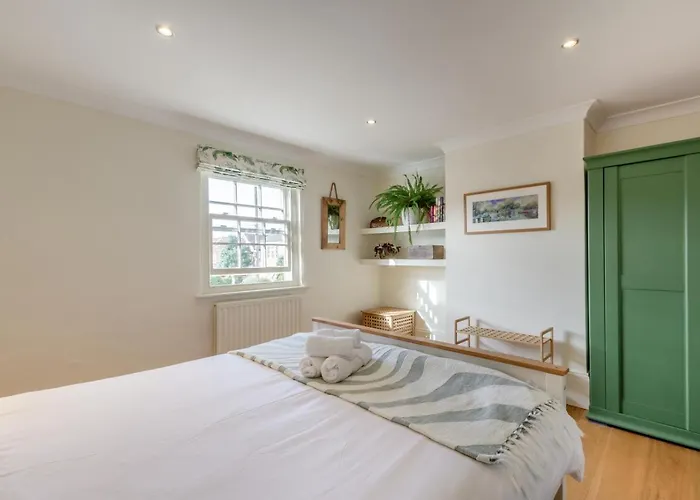 4 Bed In Oc-t36014 Naburn