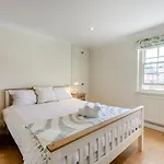 4 Bed In Oc-t36014 * Naburn
